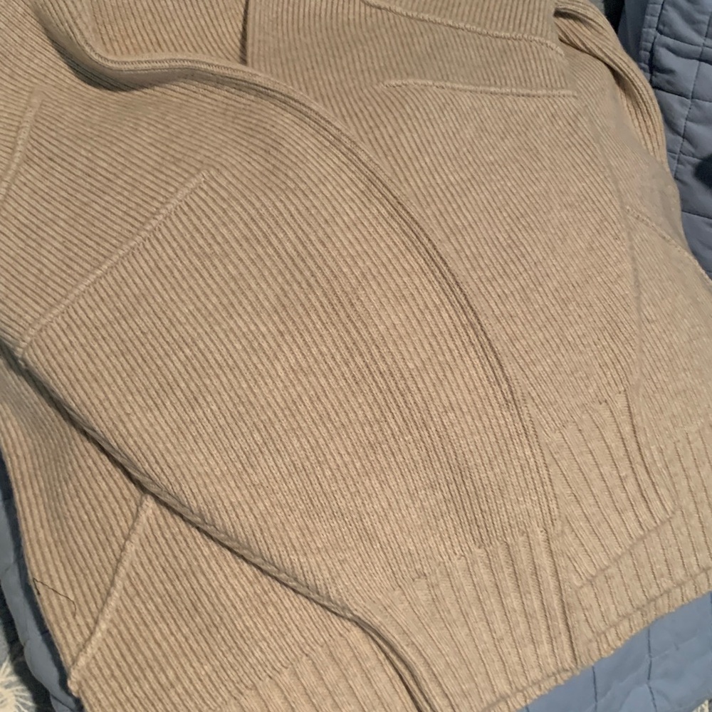 Helmut Lang Apex sweater
Apex Chunky Turtleneck in Oat Melange - Picture 8 of 8